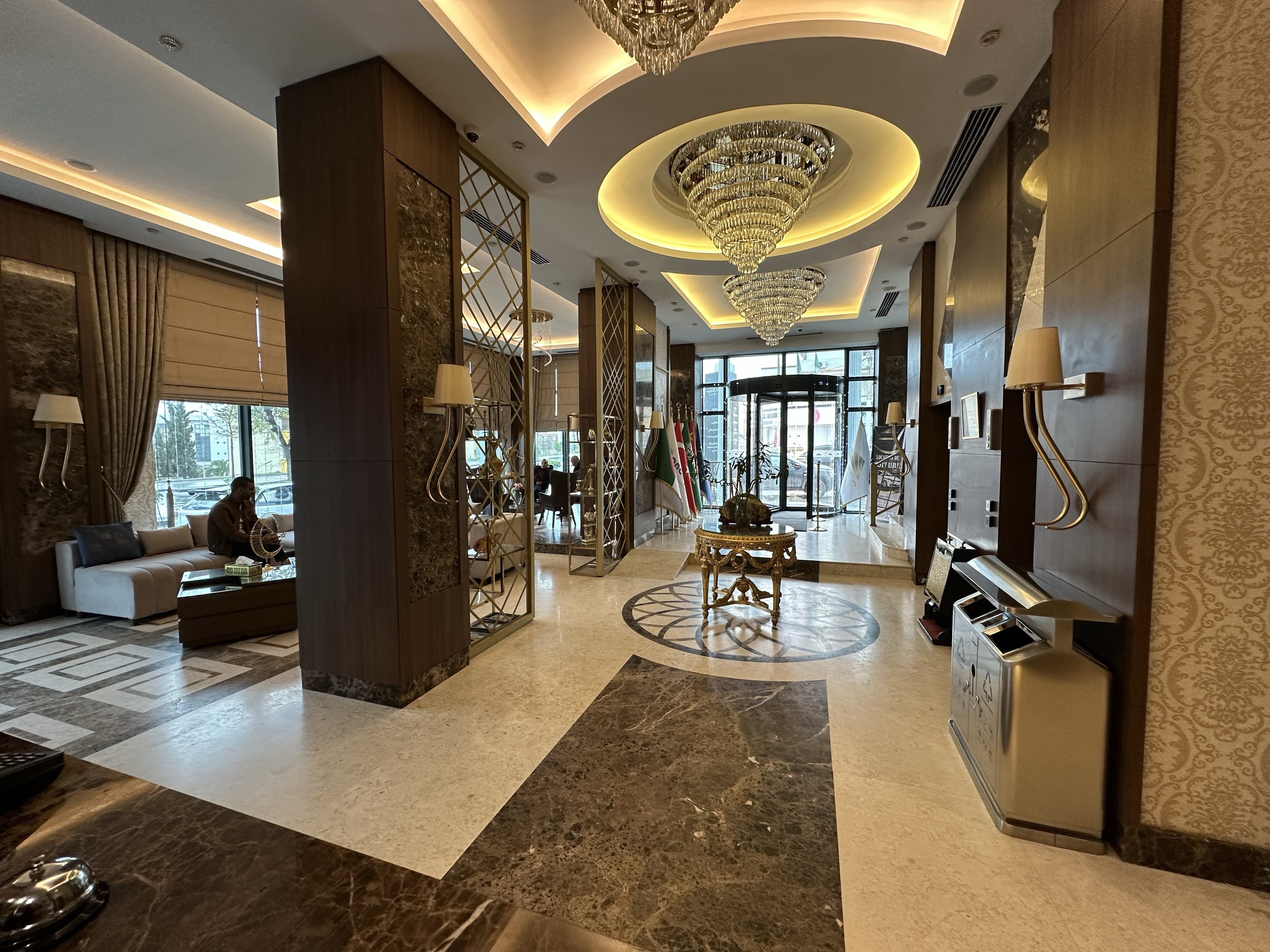 Hotel Reception Golden Hills