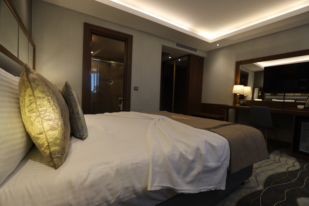 DeluxeDoubleRoom